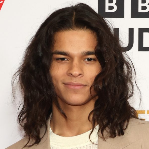 D’Pharaoh Woon-A-Tai’s Hair: Long Wavy Haircut With Centre Part