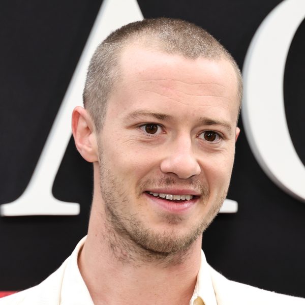 Joseph Quinn’s Hair: Buzz Cut Hairstyle